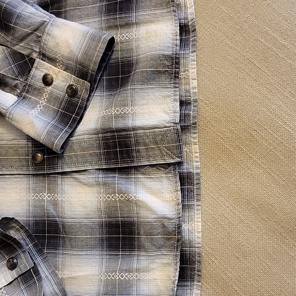 AEO pearl snap button down shirt - Picture 7 of 7